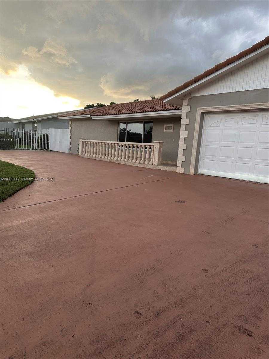 Small Image of 10805 SOUTH WEST 165TH TER, Miami Number 29