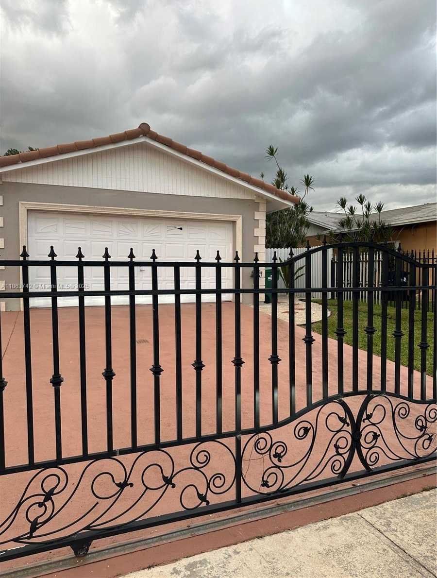 Small Image of 10805 SOUTH WEST 165TH TER, Miami Number 3