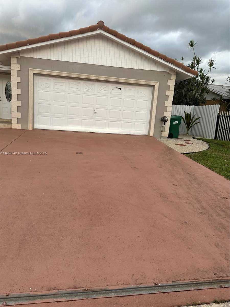 Small Image of 10805 SOUTH WEST 165TH TER, Miami Number 30