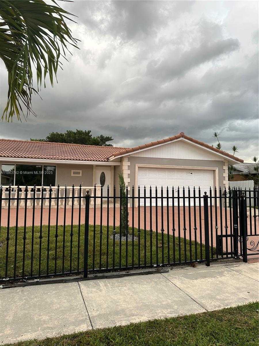 Small Image of 10805 SOUTH WEST 165TH TER, Miami Number 33