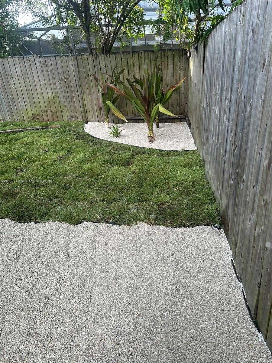 Small Image of 10805 SOUTH WEST 165TH TER, Miami Number 34