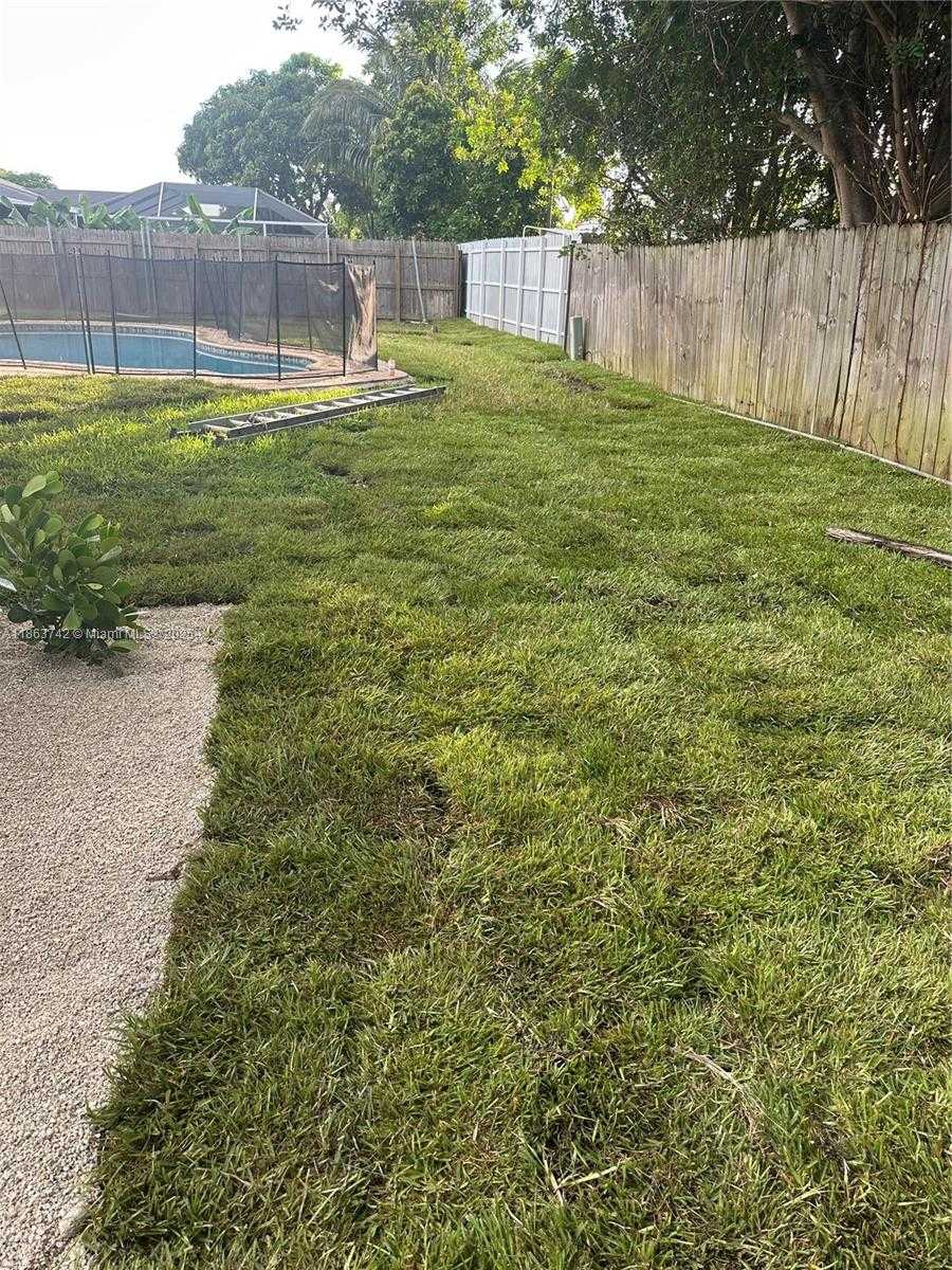 Small Image of 10805 SOUTH WEST 165TH TER, Miami Number 35