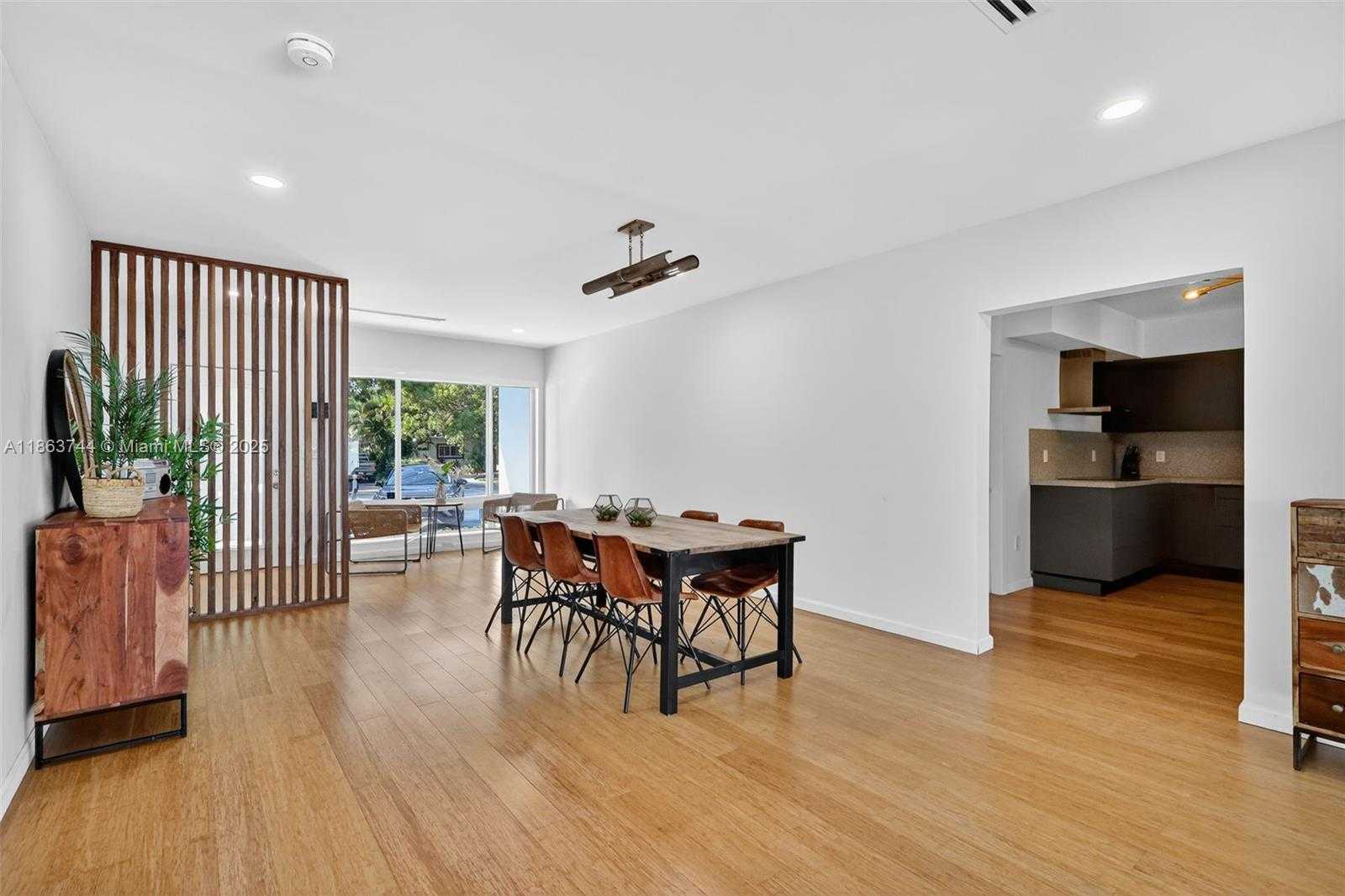 Small Image of 2095 KEYSTONE BLVD #2095, North Miami Number 12