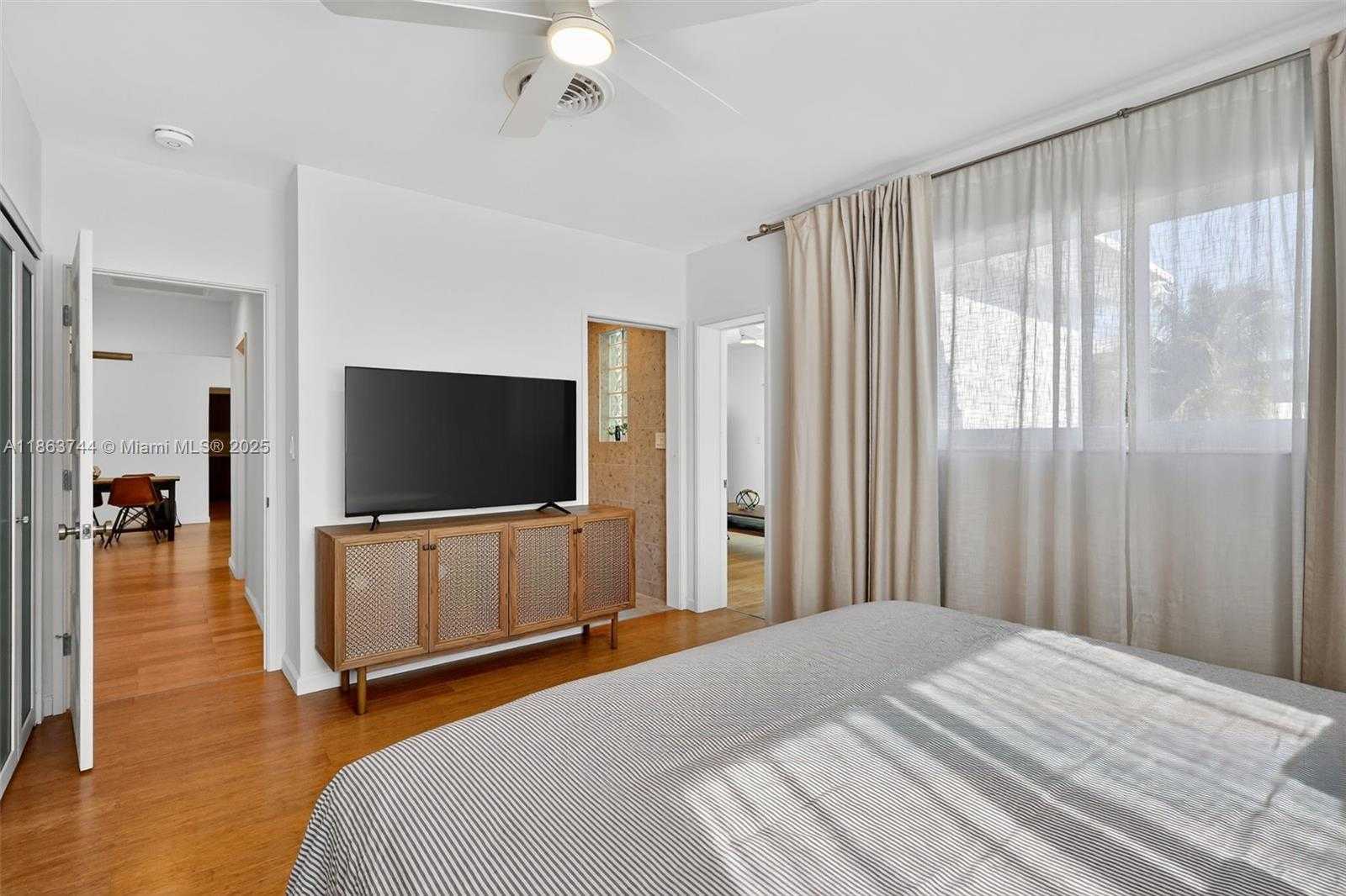 Small Image of 2095 KEYSTONE BLVD #2095, North Miami Number 22