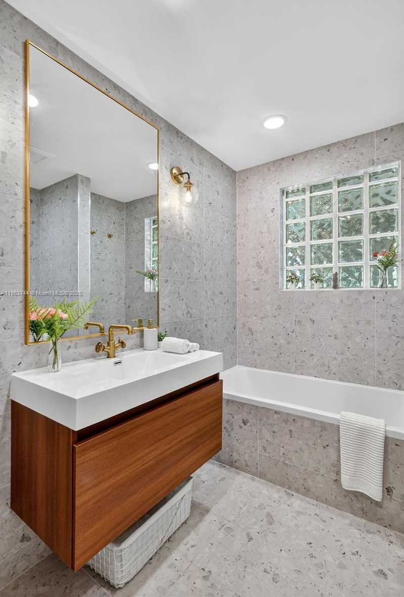 Small Image of 2095 KEYSTONE BLVD #2095, North Miami Number 25