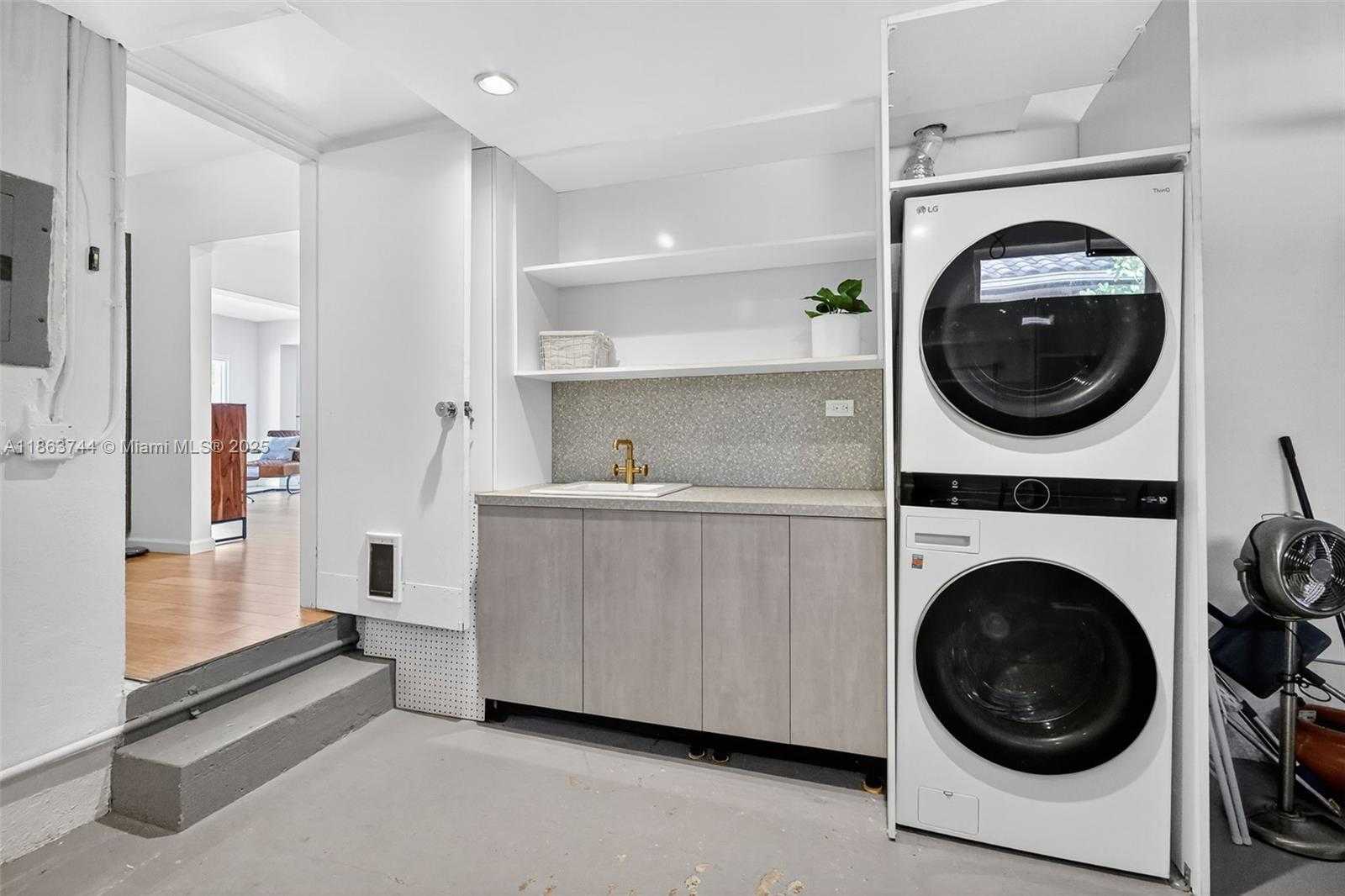 Small Image of 2095 KEYSTONE BLVD #2095, North Miami Number 31