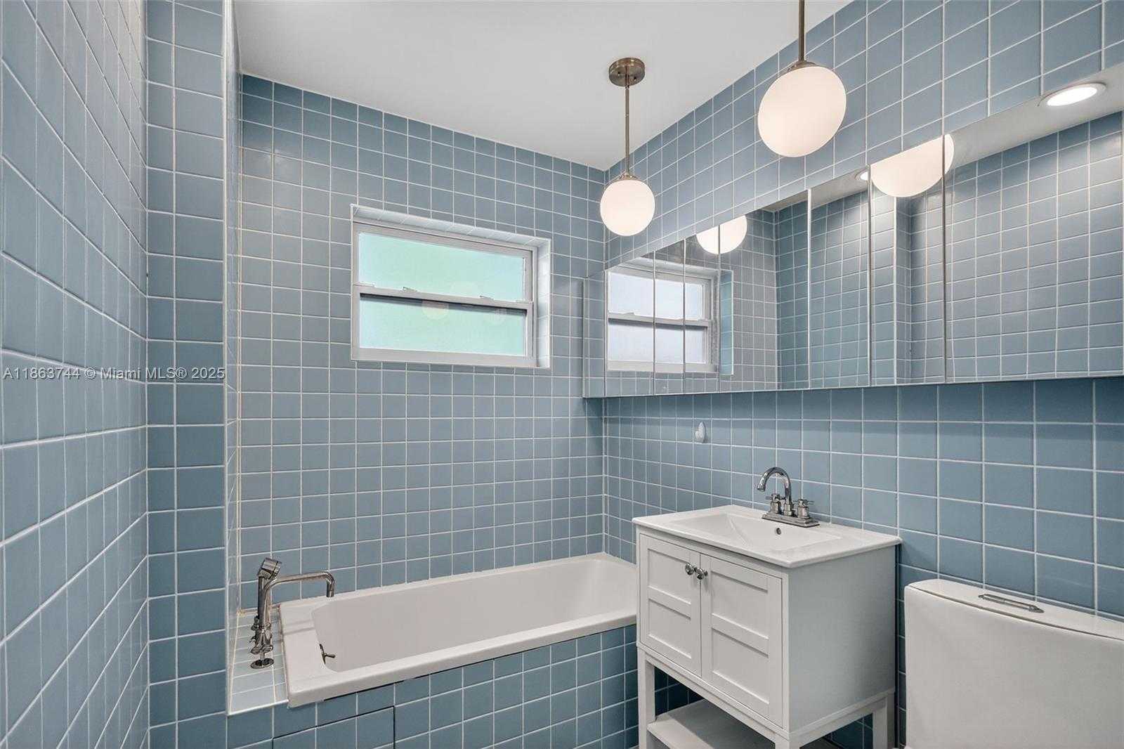 Small Image of 2095 KEYSTONE BLVD #2095, North Miami Number 35