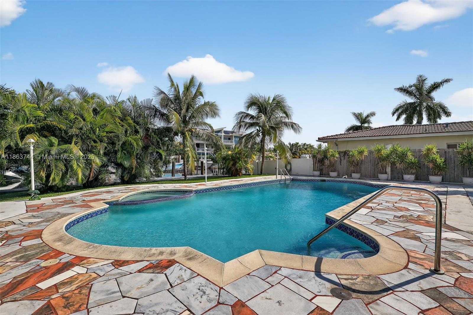 Small Image of 2095 KEYSTONE BLVD #2095, North Miami Number 39
