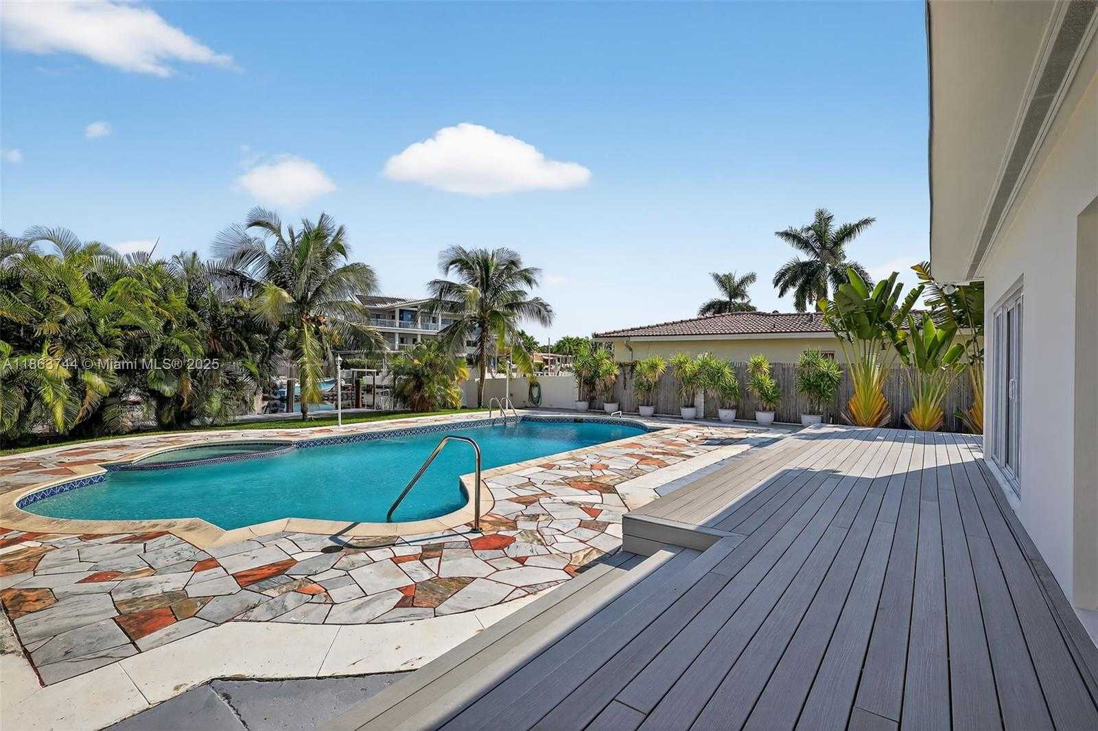 Small Image of 2095 KEYSTONE BLVD #2095, North Miami Number 41