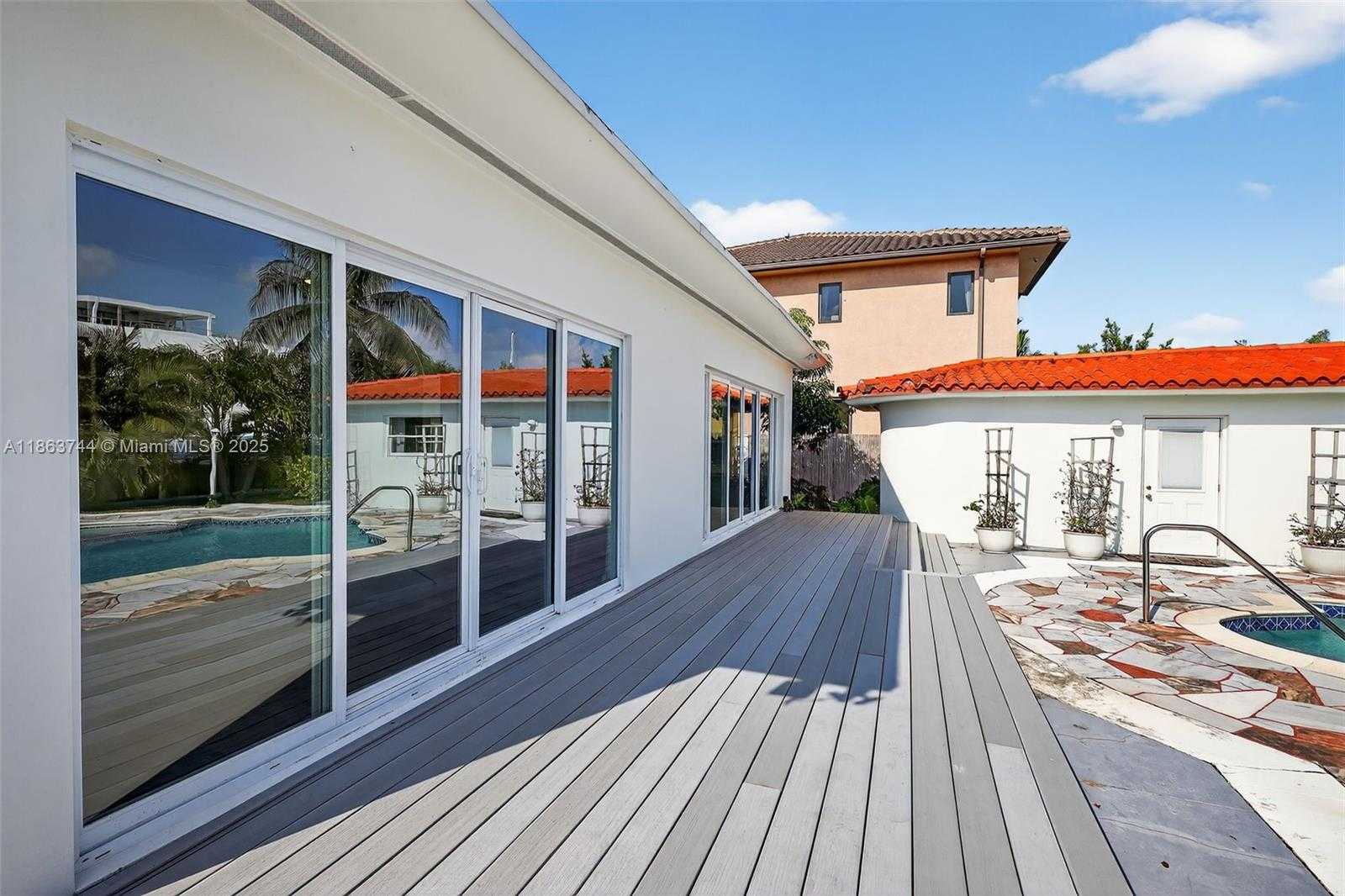 Small Image of 2095 KEYSTONE BLVD #2095, North Miami Number 42
