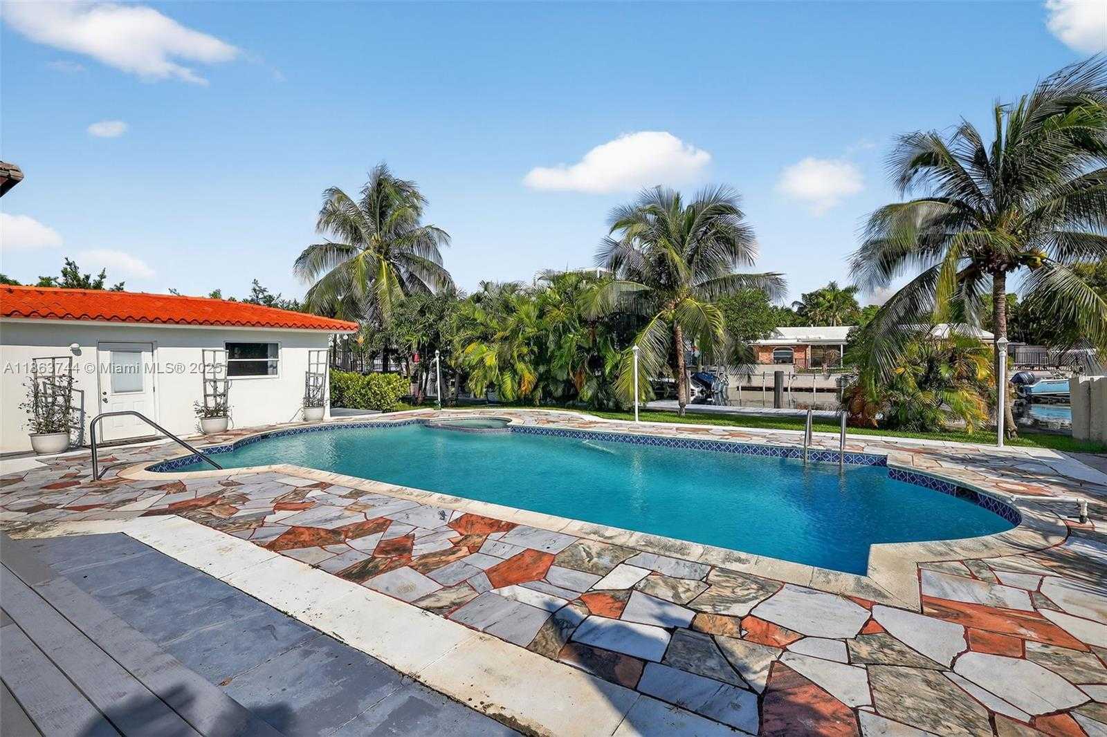 Small Image of 2095 KEYSTONE BLVD #2095, North Miami Number 43