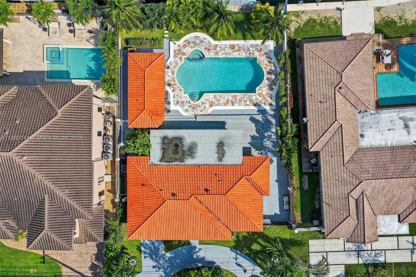 Small Image of 2095 KEYSTONE BLVD #2095, North Miami Number 50