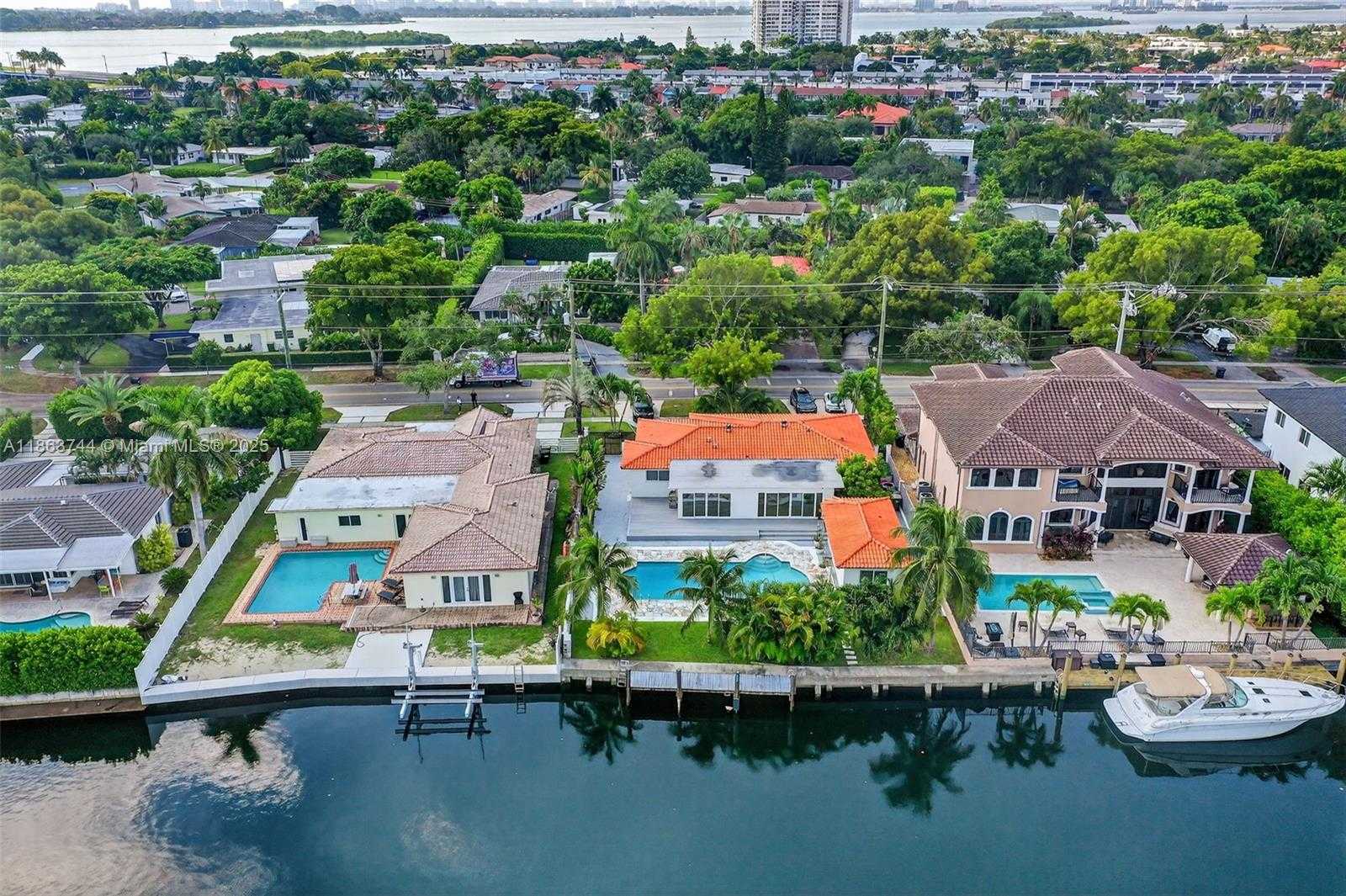 Small Image of 2095 KEYSTONE BLVD #2095, North Miami Number 57