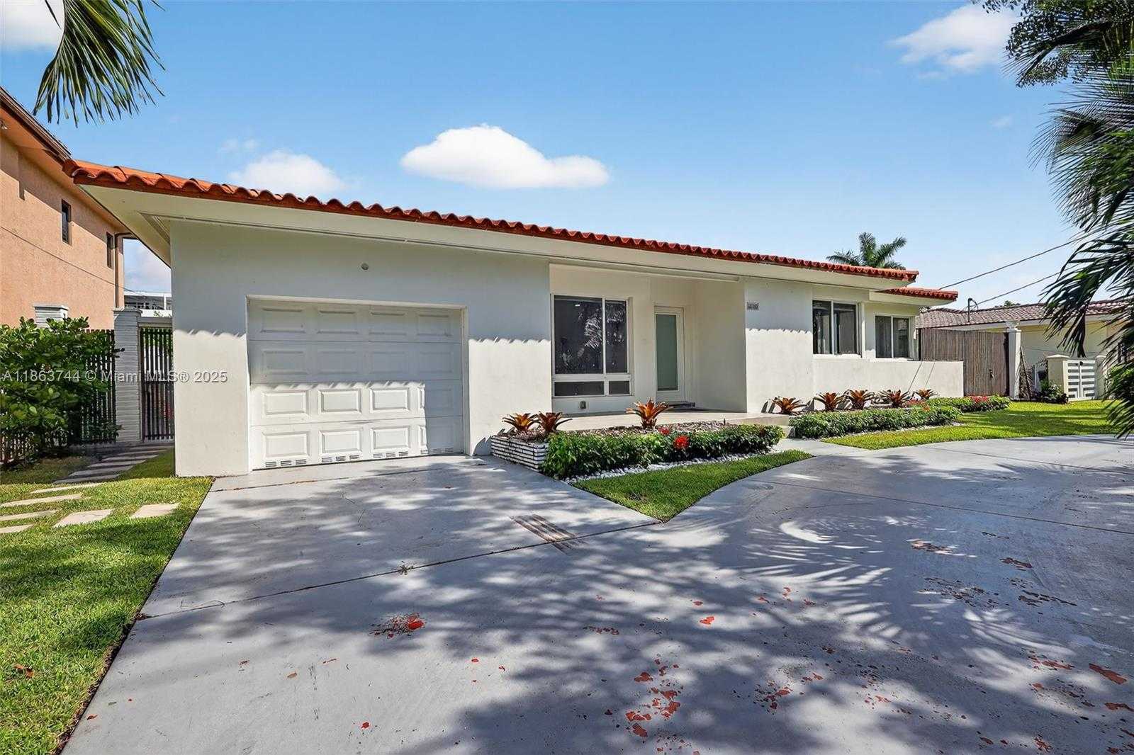 Small Image of 2095 KEYSTONE BLVD #2095, North Miami Number 6