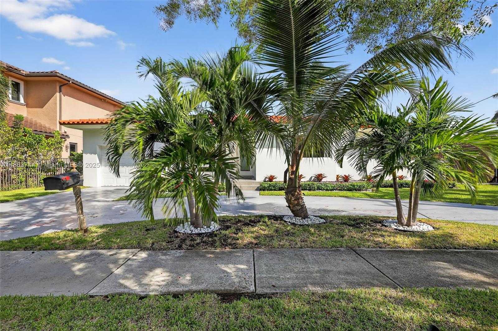 Small Image of 2095 KEYSTONE BLVD #2095, North Miami Number 8