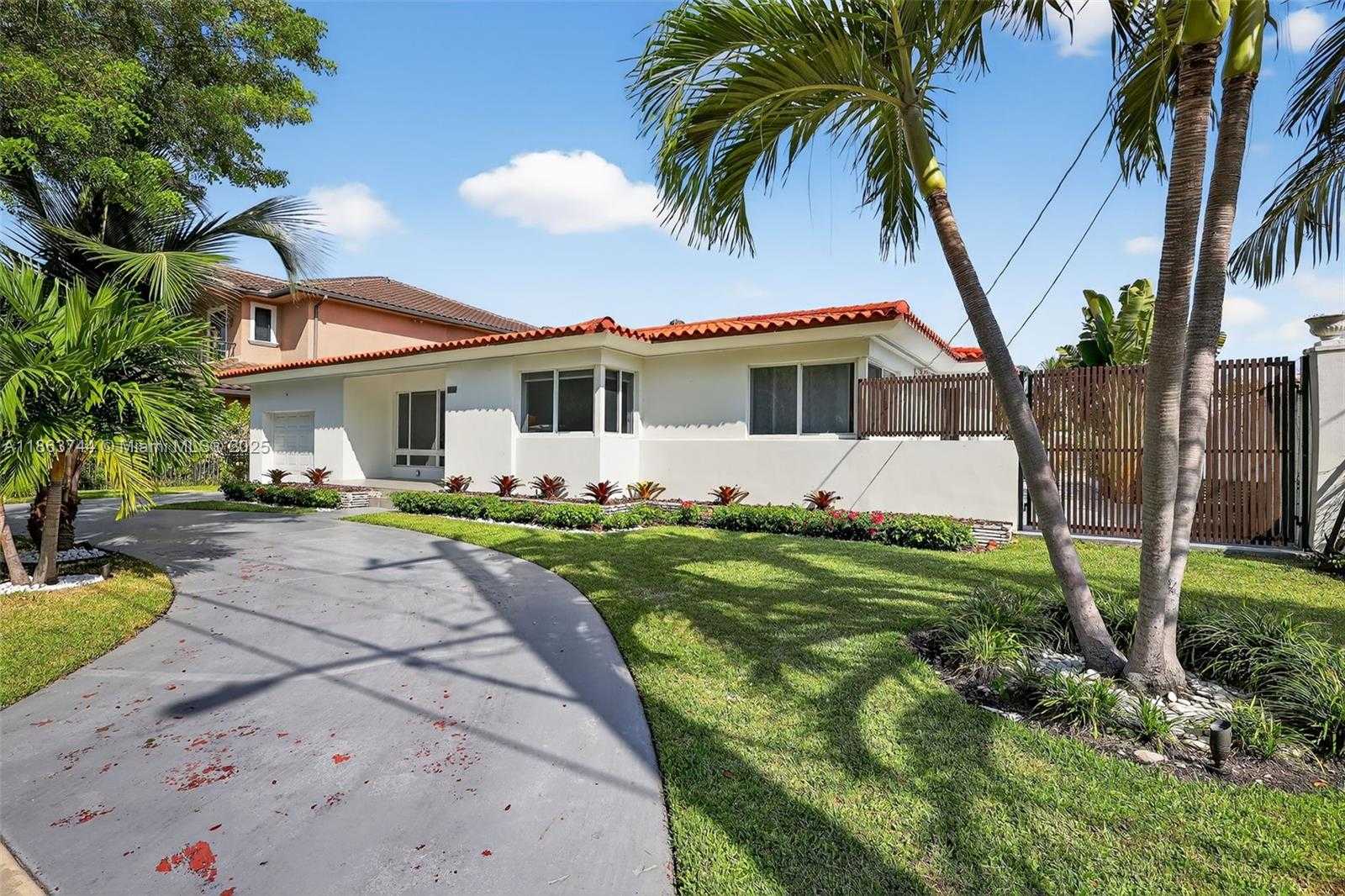 Small Image of 2095 KEYSTONE BLVD #2095, North Miami Number 9