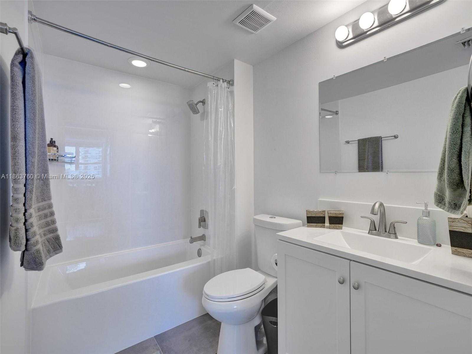 Small Image of 1155 BRICKELL BAY DR #3203, Miami Number 15