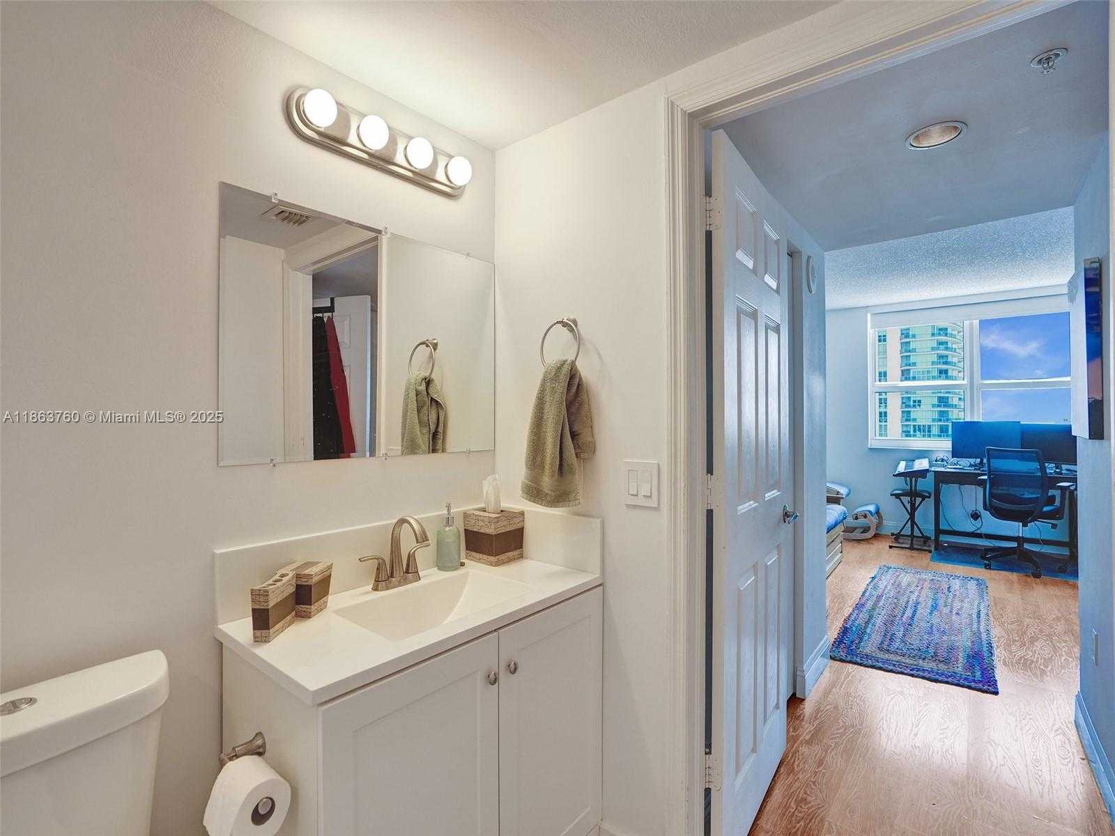 Small Image of 1155 BRICKELL BAY DR #3203, Miami Number 16