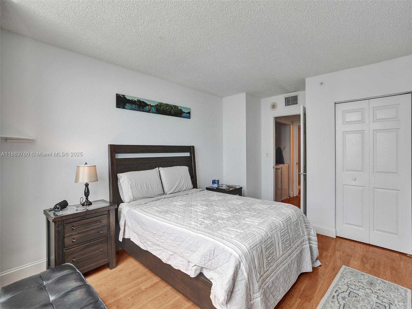 Small Image of 1155 BRICKELL BAY DR #3203, Miami Number 18