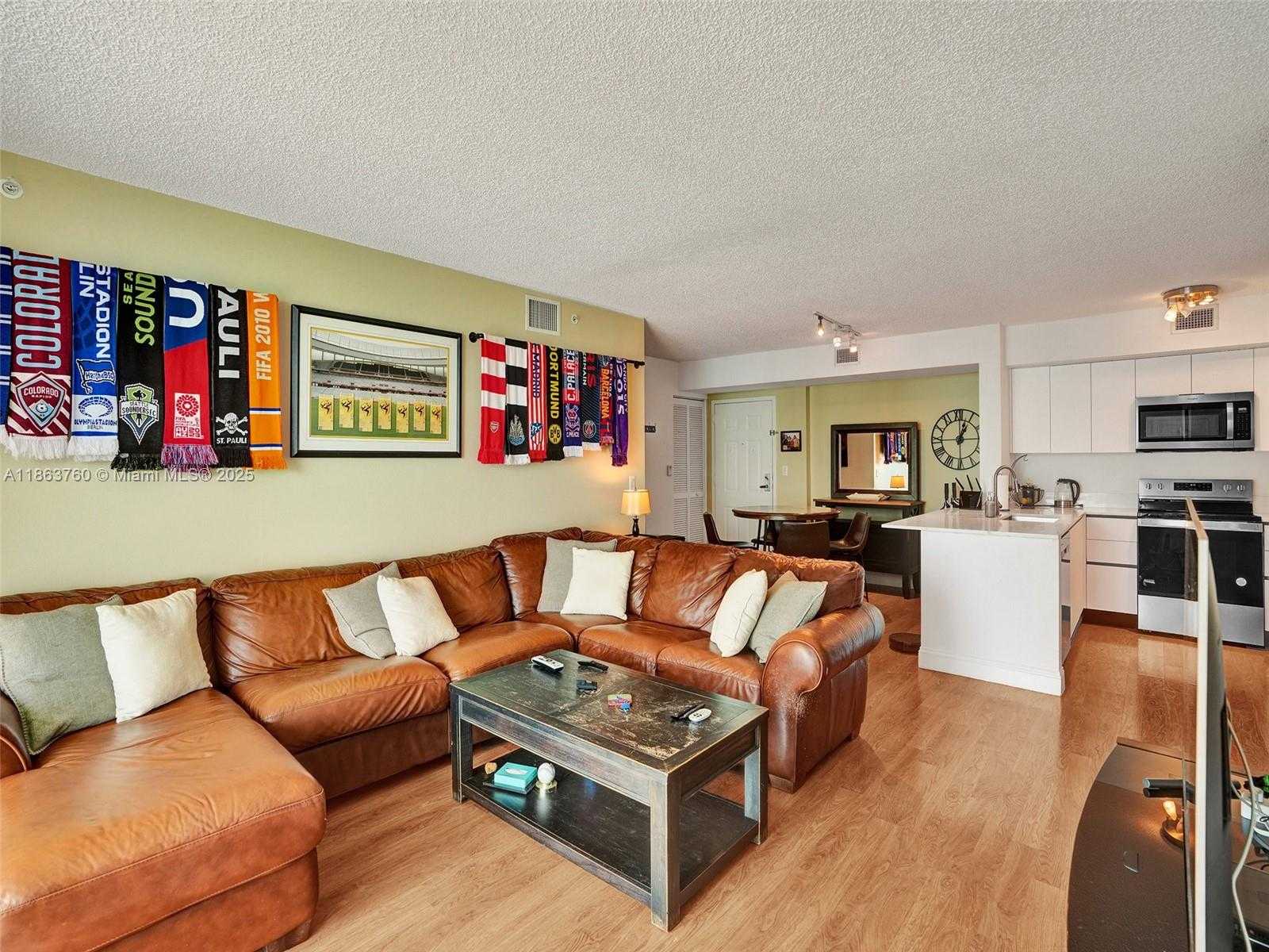 Small Image of 1155 BRICKELL BAY DR #3203, Miami Number 25