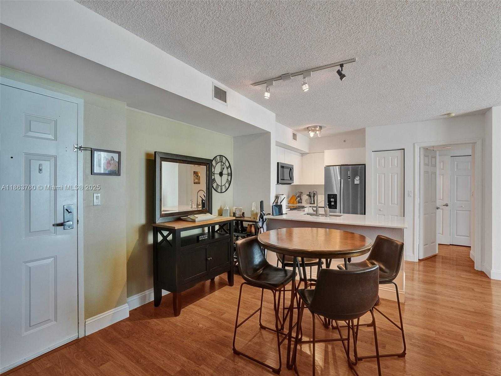 Small Image of 1155 BRICKELL BAY DR #3203, Miami Number 26
