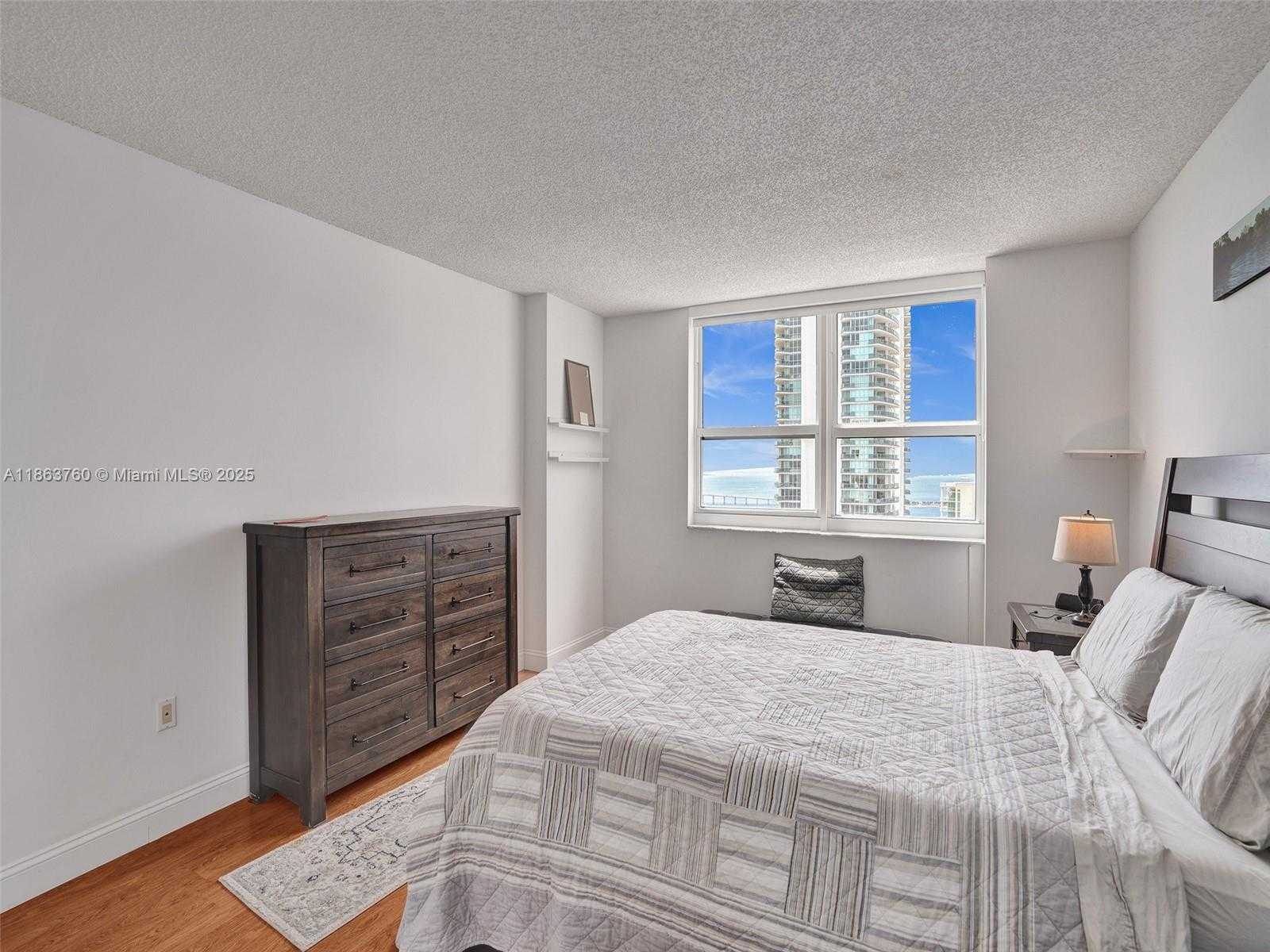 Small Image of 1155 BRICKELL BAY DR #3203, Miami Number 28