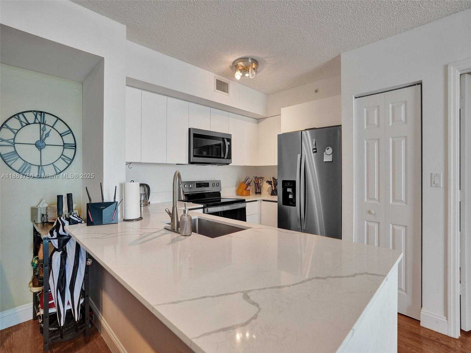Small Image of 1155 BRICKELL BAY DR #3203, Miami Number 3