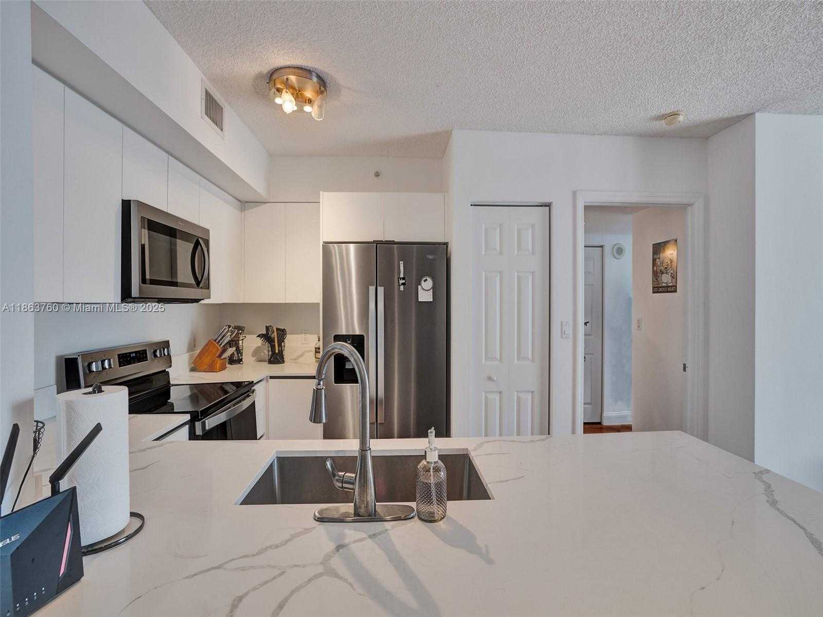 Small Image of 1155 BRICKELL BAY DR #3203, Miami Number 5