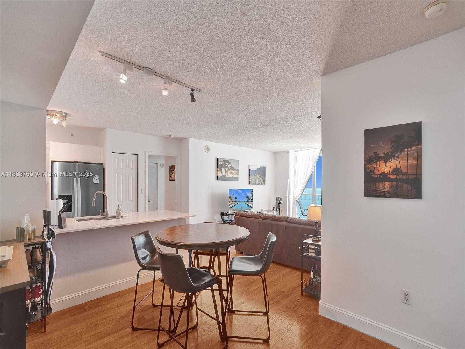 Small Image of 1155 BRICKELL BAY DR #3203, Miami Number 6