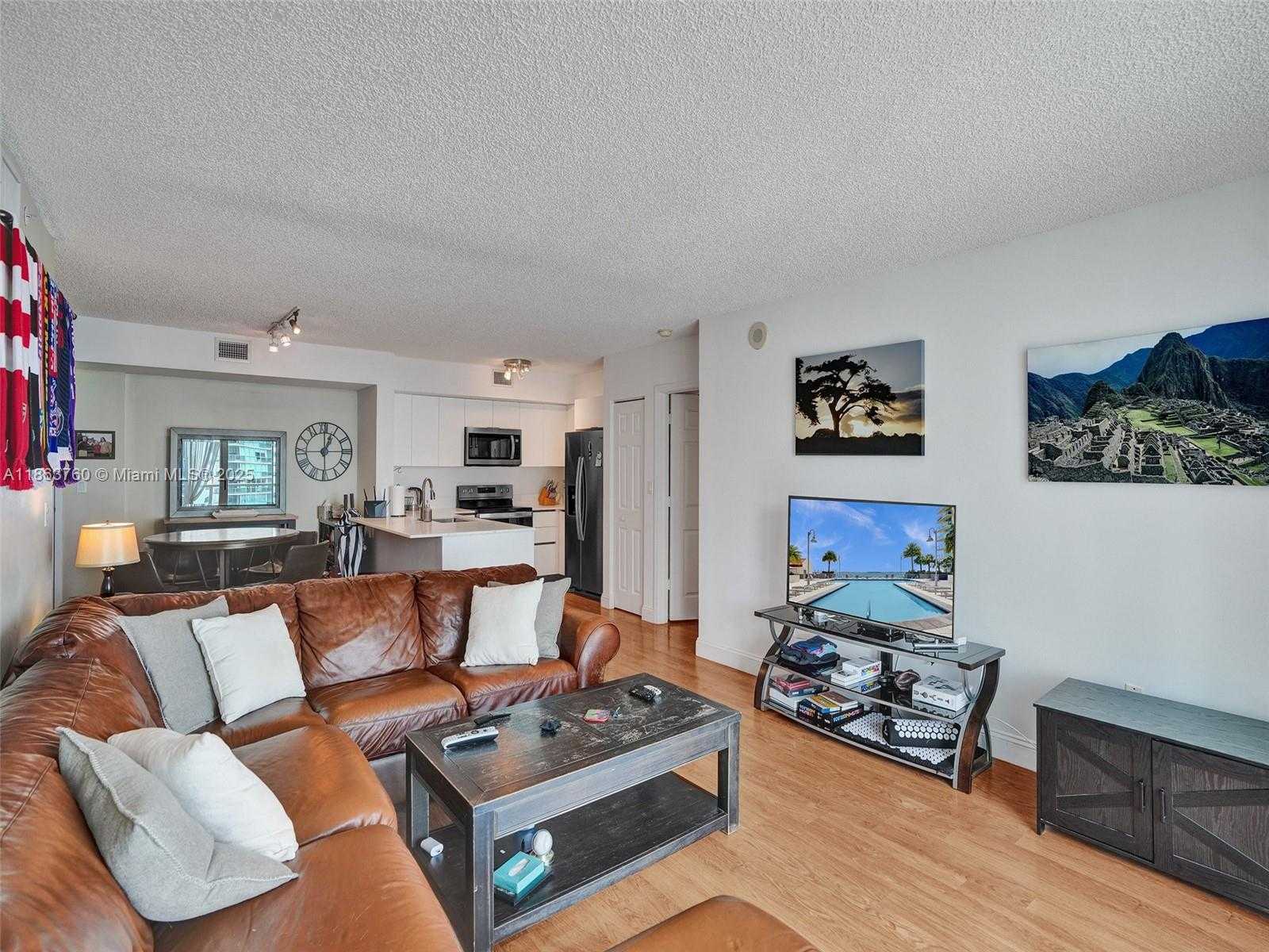 Small Image of 1155 BRICKELL BAY DR #3203, Miami Number 8