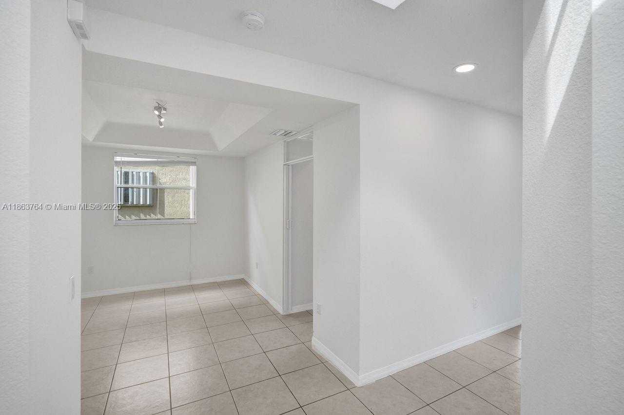 Small Image of 4417 NORTH WEST 113TH PL #4417, Doral Number 10