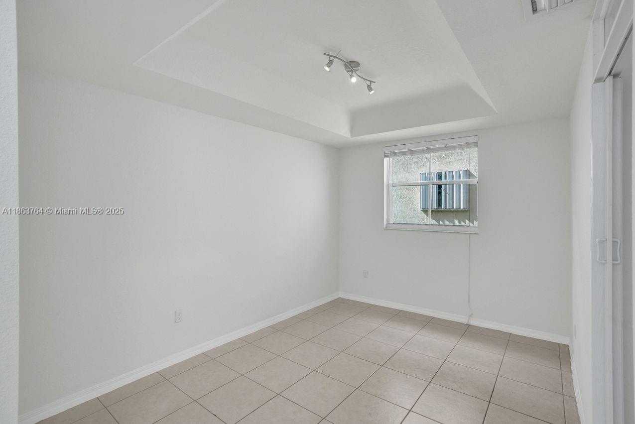 Small Image of 4417 NORTH WEST 113TH PL #4417, Doral Number 11