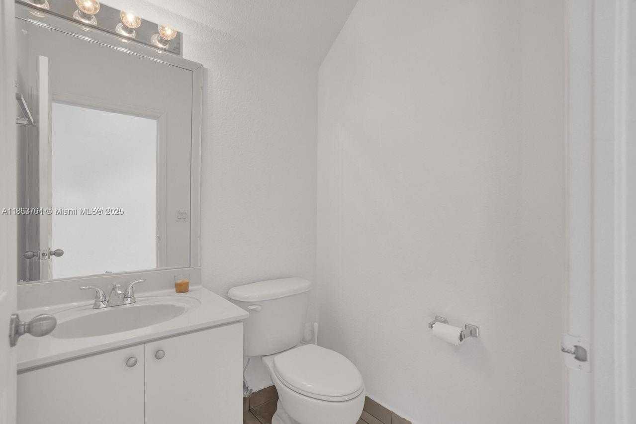 Small Image of 4417 NORTH WEST 113TH PL #4417, Doral Number 14