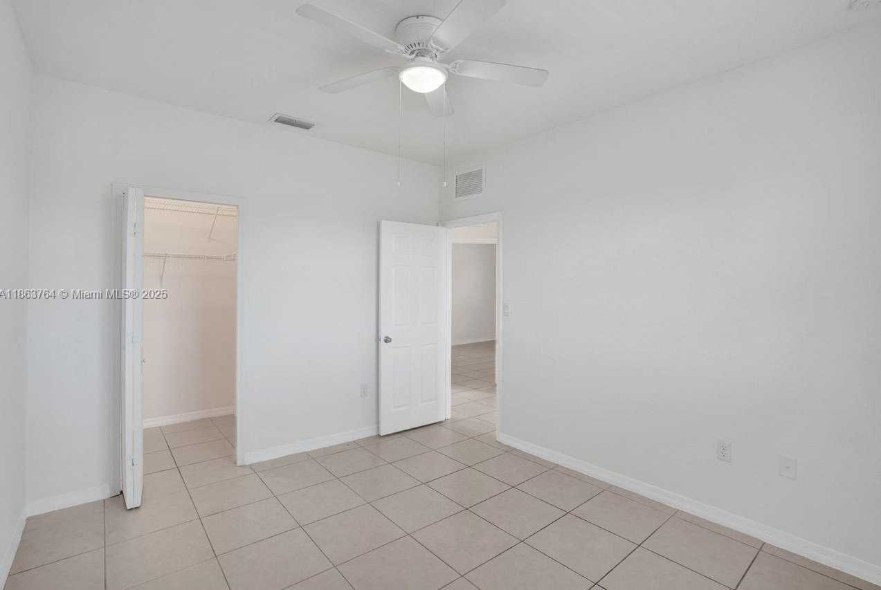 Small Image of 4417 NORTH WEST 113TH PL #4417, Doral Number 32