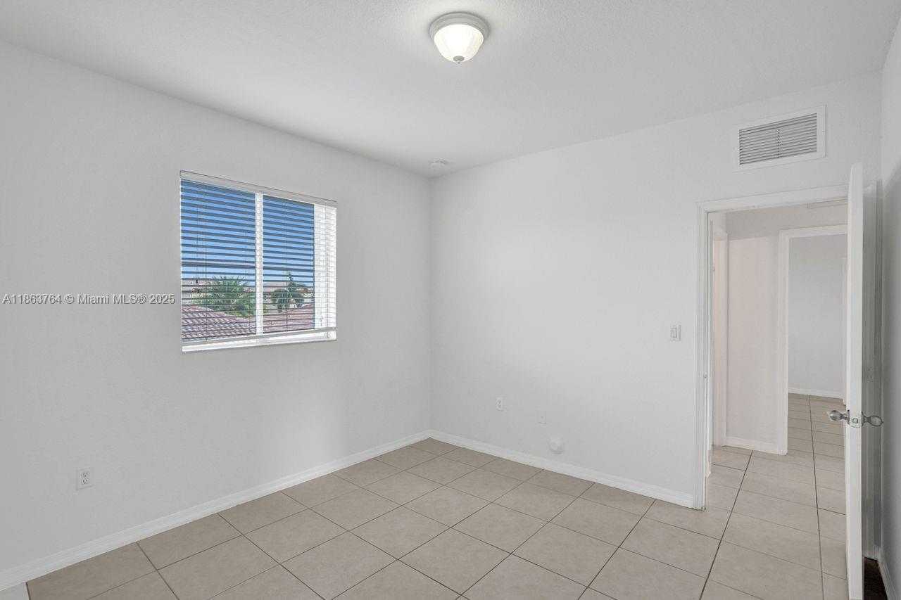Small Image of 4417 NORTH WEST 113TH PL #4417, Doral Number 36