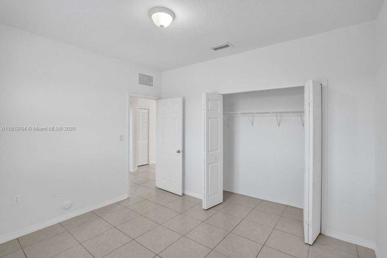 Small Image of 4417 NORTH WEST 113TH PL #4417, Doral Number 37