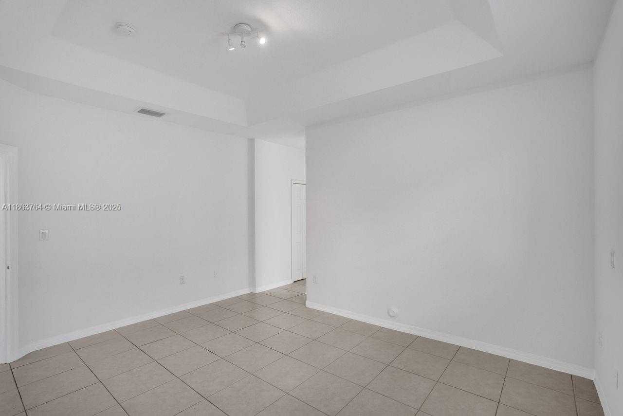 Small Image of 4417 NORTH WEST 113TH PL #4417, Doral Number 43