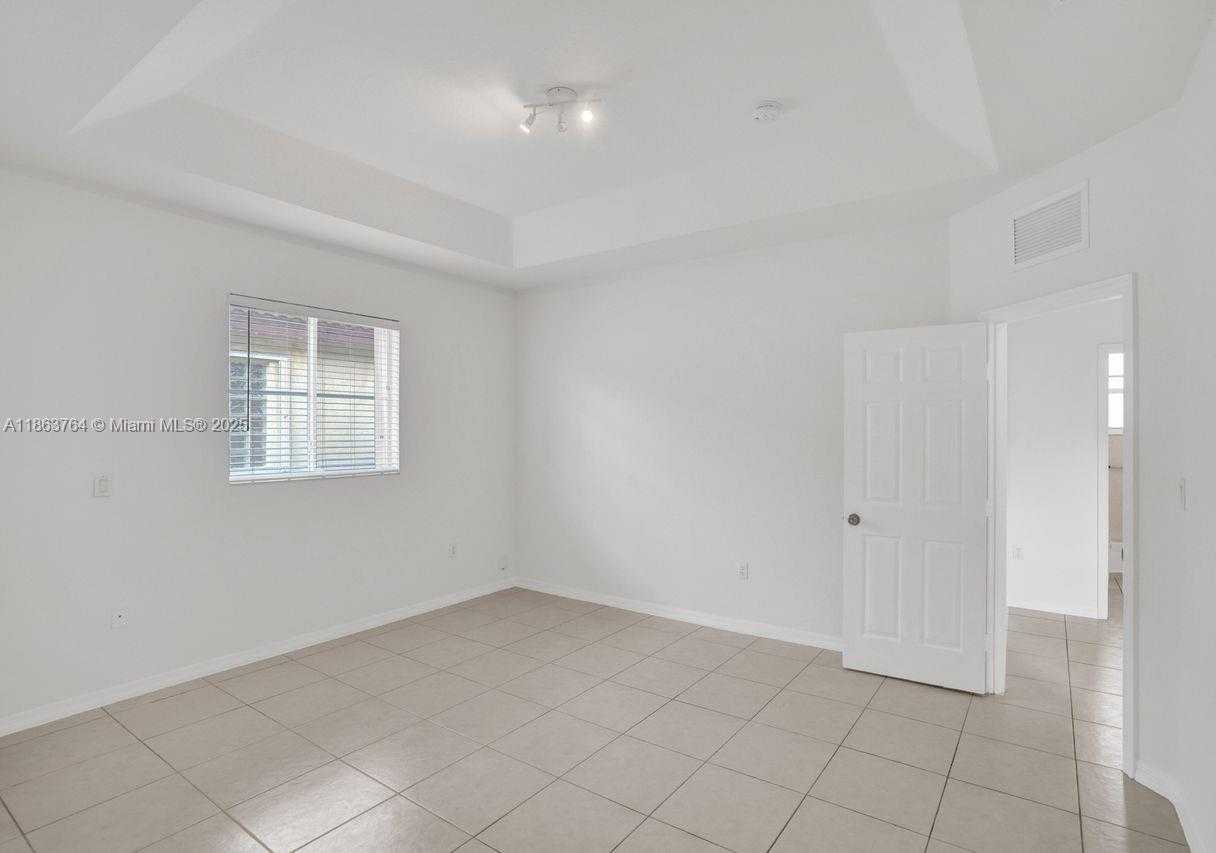 Small Image of 4417 NORTH WEST 113TH PL #4417, Doral Number 45