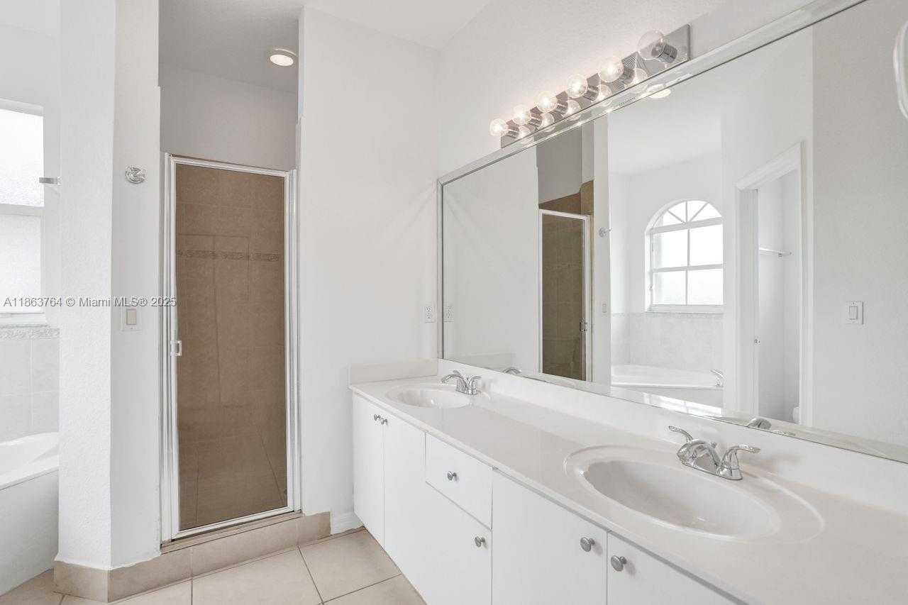 Small Image of 4417 NORTH WEST 113TH PL #4417, Doral Number 49
