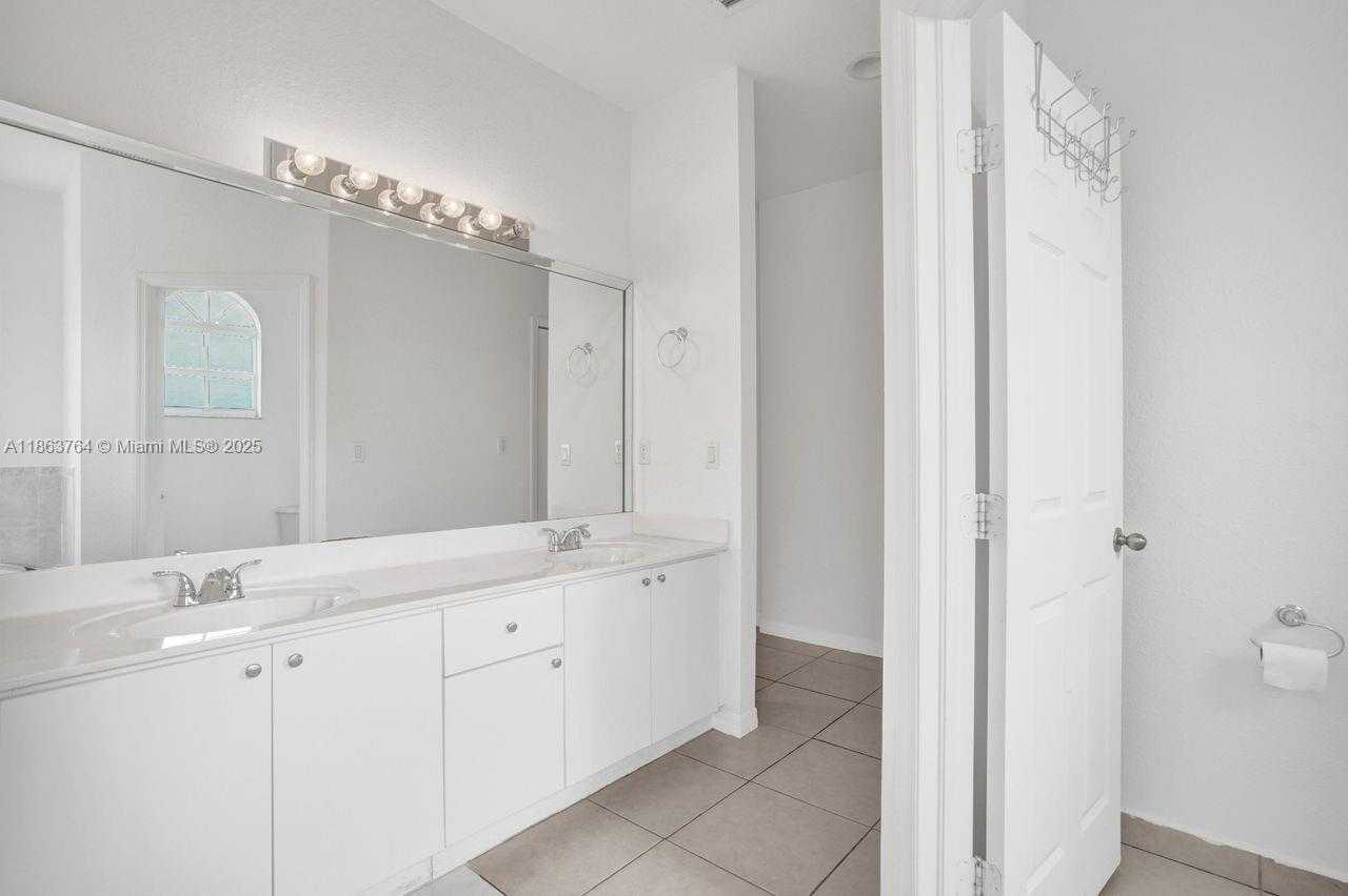 Small Image of 4417 NORTH WEST 113TH PL #4417, Doral Number 50