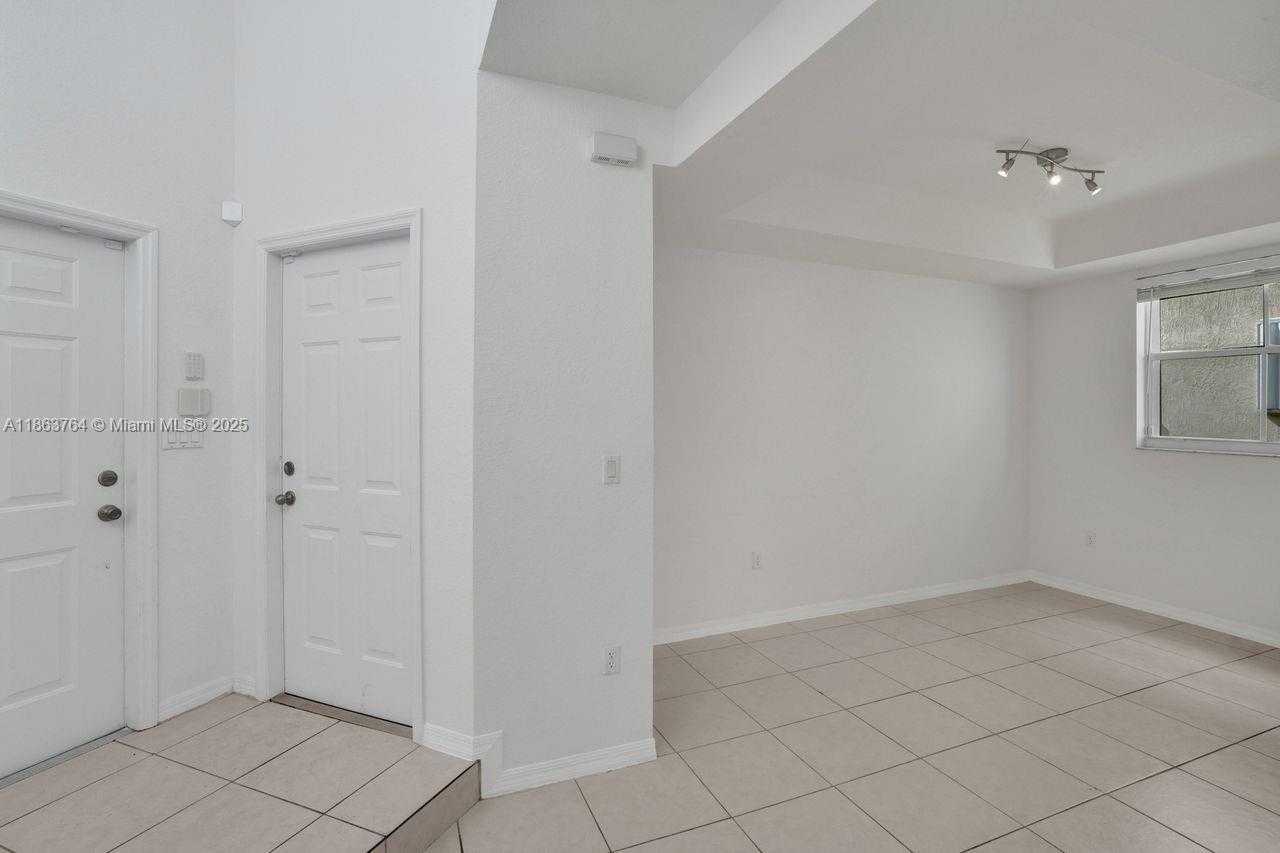 Small Image of 4417 NORTH WEST 113TH PL #4417, Doral Number 9