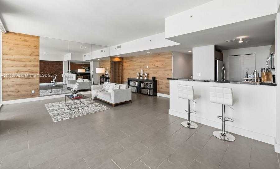 Small Image of 244 BISCAYNE BLVD #4704, Miami Number 10