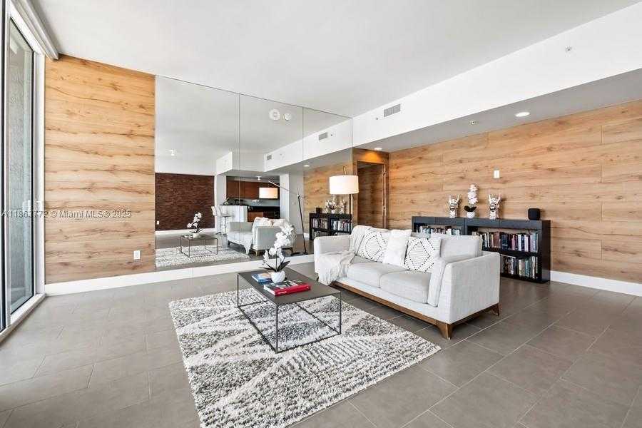 Small Image of 244 BISCAYNE BLVD #4704, Miami Number 11