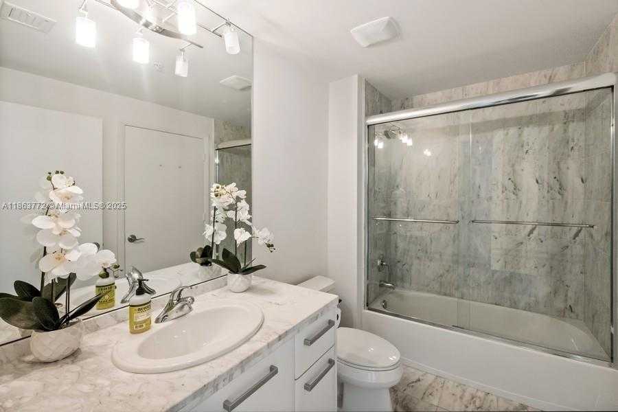Small Image of 244 BISCAYNE BLVD #4704, Miami Number 15