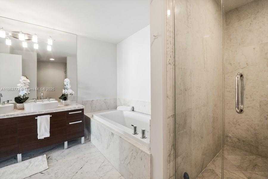 Small Image of 244 BISCAYNE BLVD #4704, Miami Number 17