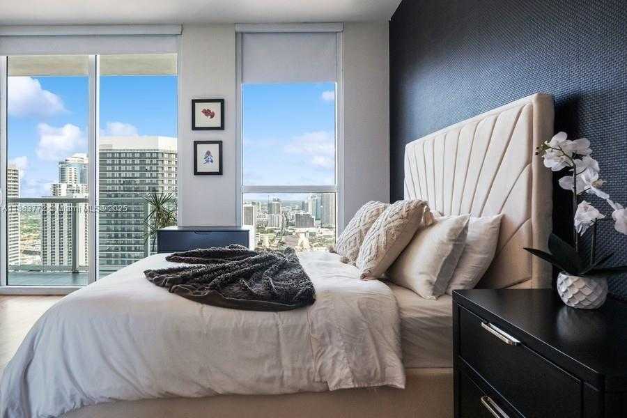 Small Image of 244 BISCAYNE BLVD #4704, Miami Number 19