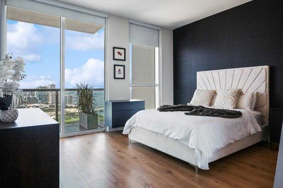 Small Image of 244 BISCAYNE BLVD #4704, Miami Number 20