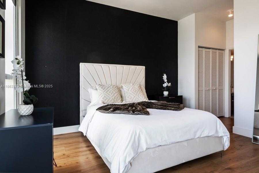 Small Image of 244 BISCAYNE BLVD #4704, Miami Number 21