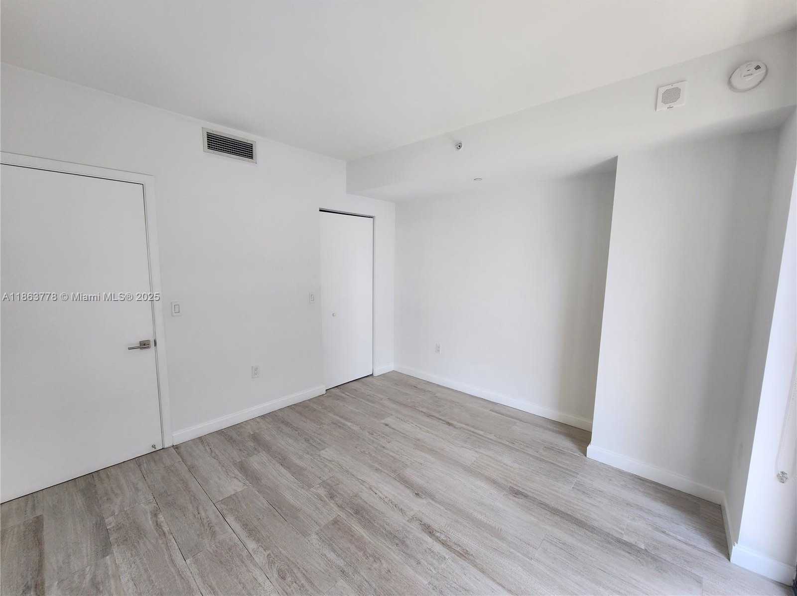Small Image of 55 SOUTH WEST 9TH ST #3202, Miami Number 9