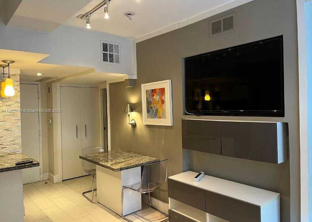 Small Image of 100 COLLINS AVE #208, Miami Beach Number 2